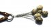 Kiezels hanger op lange leren ketting